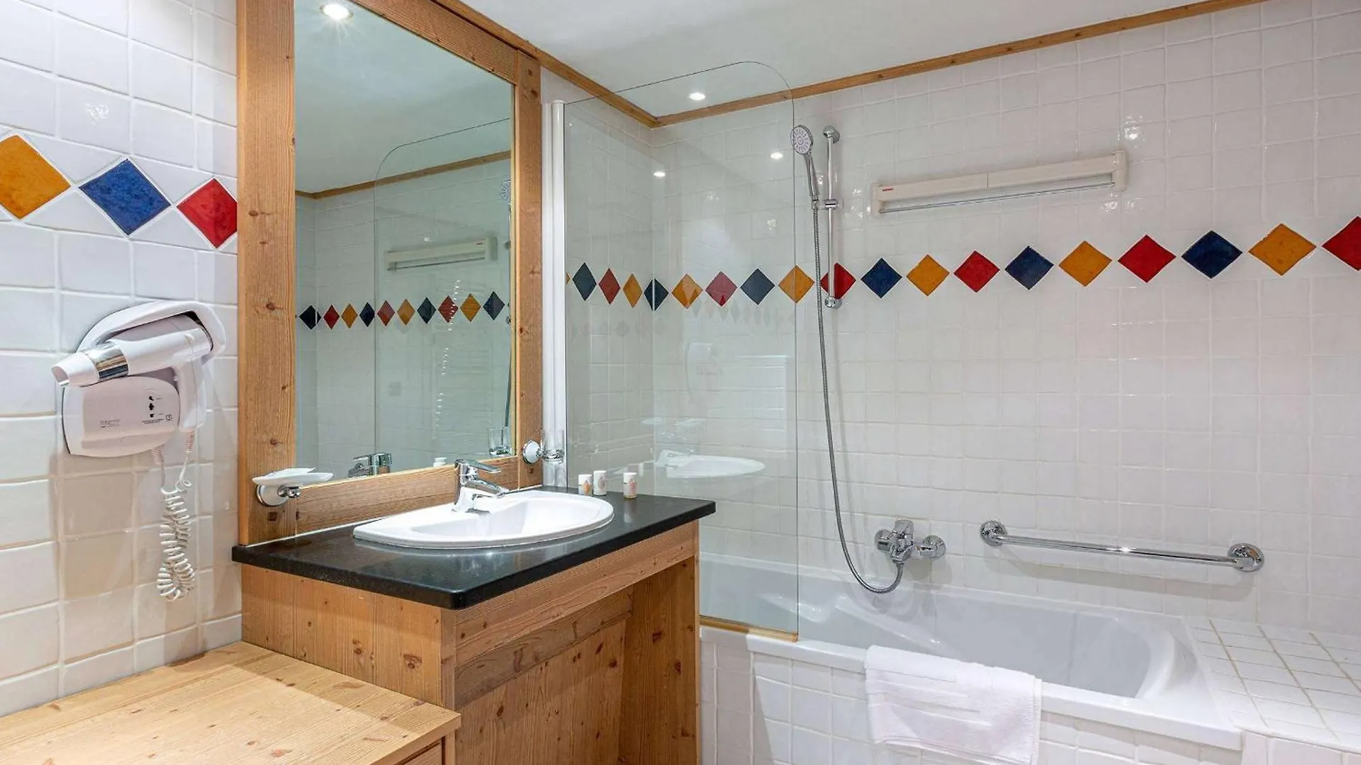 Apartment Location Luxe Avec Piscine, Spa, Parking Et Wifi - Fr-1-461-12 Saint-Martin-de-Belleville France